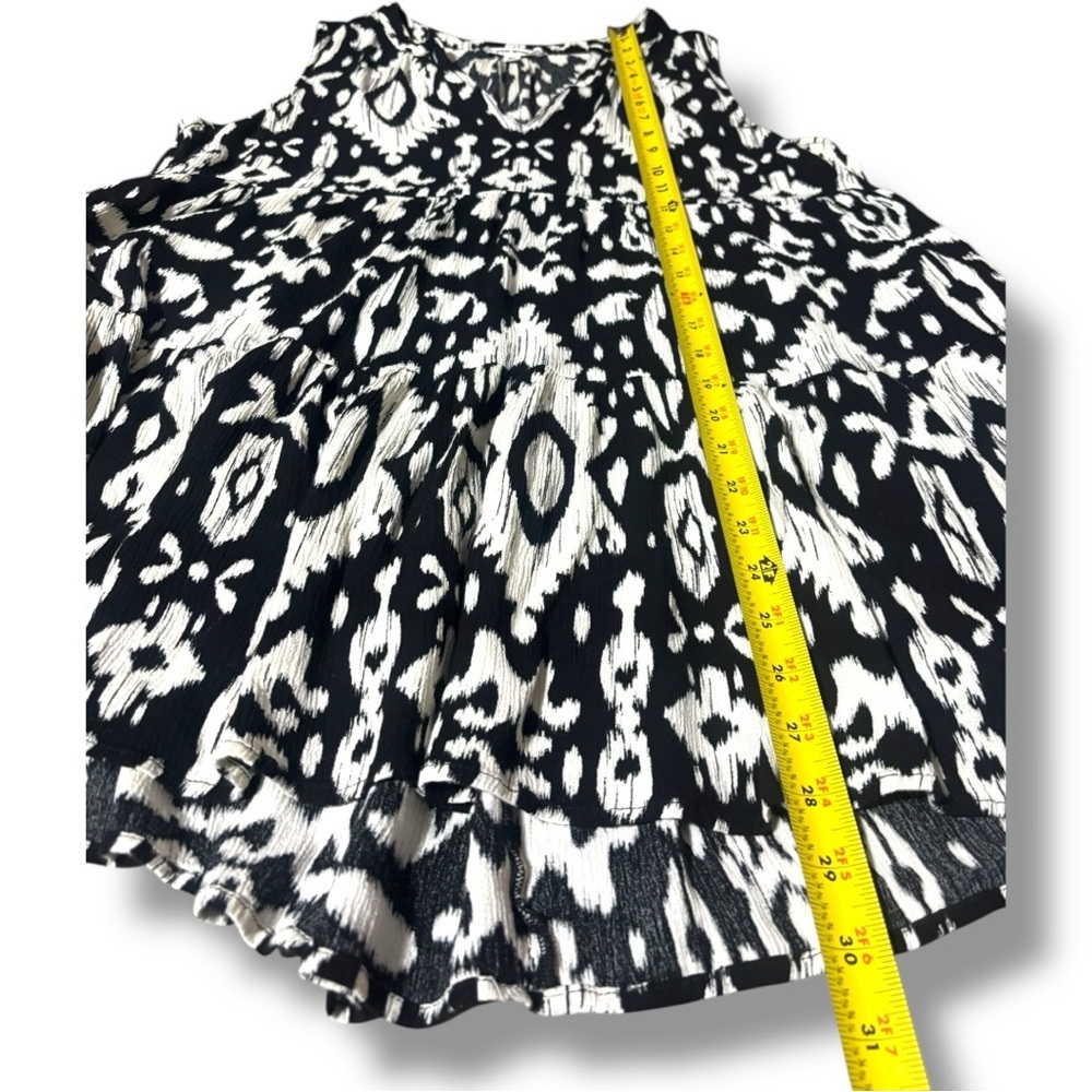 Steve Madden Black and White Aztec Patterned Sleeveless Tiered V-neck Tunic top - Picture 12 of 16